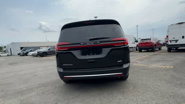 2027 Chrysler Pacifica PACIFICA SELECT AWD