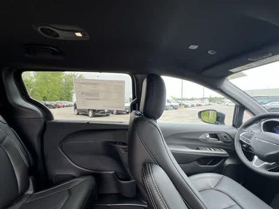 2027 Chrysler Pacifica PACIFICA SELECT AWD