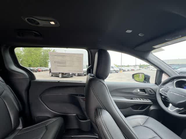 2027 Chrysler Pacifica PACIFICA SELECT AWD