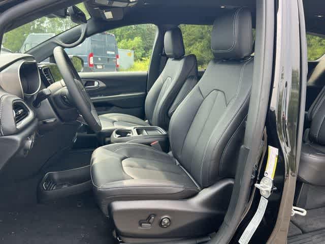 2027 Chrysler Pacifica PACIFICA SELECT AWD