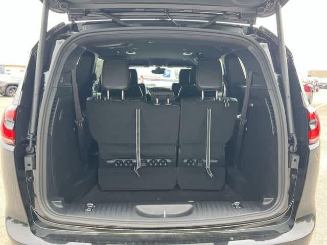 2027 Chrysler Pacifica PACIFICA SELECT AWD