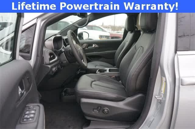 2026 Chrysler Pacifica PACIFICA SELECT AWD