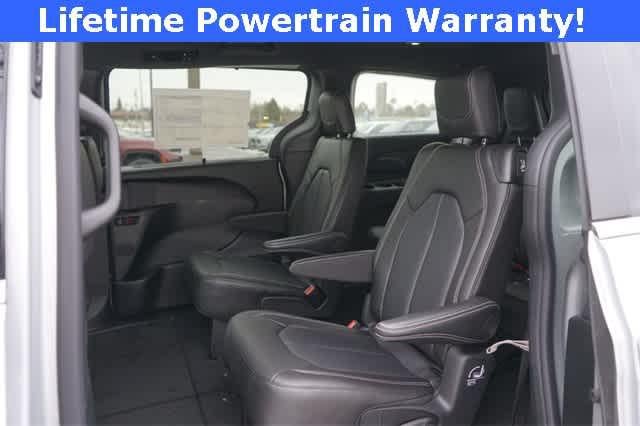 2026 Chrysler Pacifica PACIFICA SELECT AWD