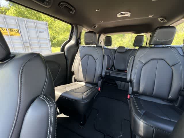 2027 Chrysler Pacifica PACIFICA SELECT AWD