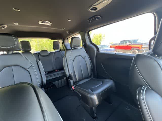 2027 Chrysler Pacifica PACIFICA SELECT AWD