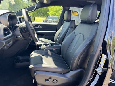 2027 Chrysler Pacifica PACIFICA SELECT AWD