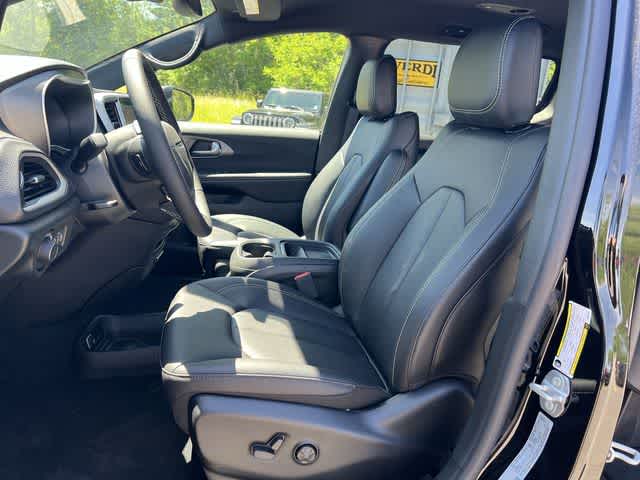 2027 Chrysler Pacifica PACIFICA SELECT AWD