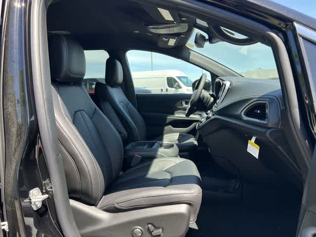 2027 Chrysler Pacifica PACIFICA SELECT AWD