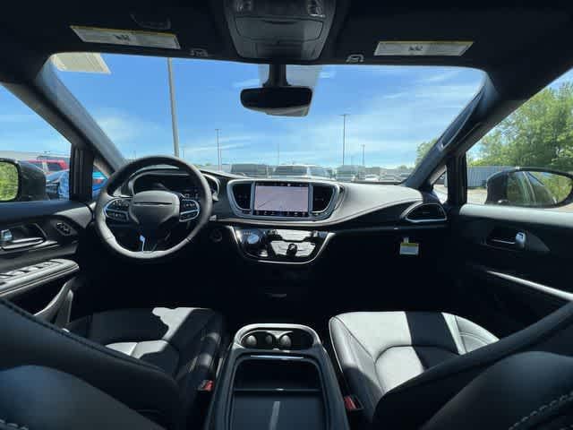 2027 Chrysler Pacifica PACIFICA SELECT AWD