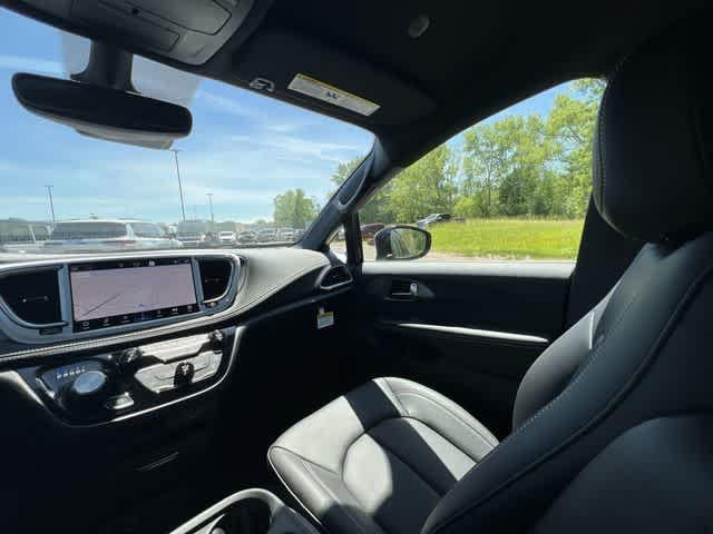 2027 Chrysler Pacifica PACIFICA SELECT AWD