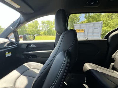 2027 Chrysler Pacifica PACIFICA SELECT AWD