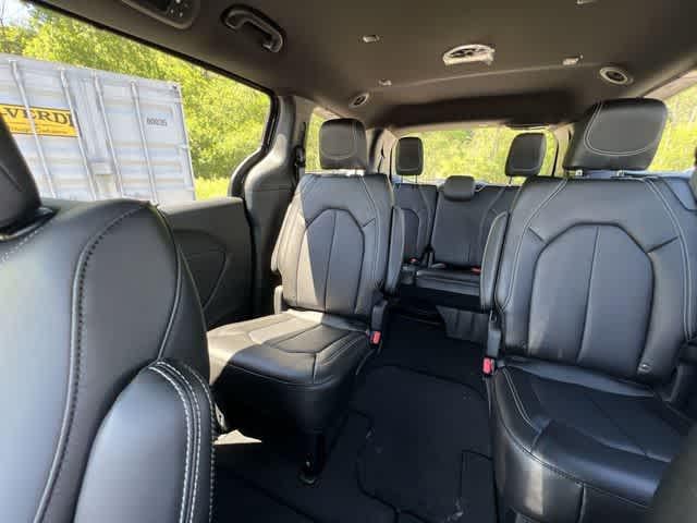 2027 Chrysler Pacifica PACIFICA SELECT AWD