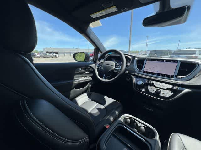 2027 Chrysler Pacifica PACIFICA SELECT AWD