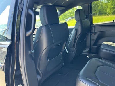 2027 Chrysler Pacifica PACIFICA SELECT AWD
