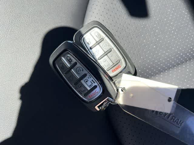 2027 Chrysler Pacifica PACIFICA SELECT AWD