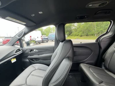 2027 Chrysler Pacifica PACIFICA SELECT AWD