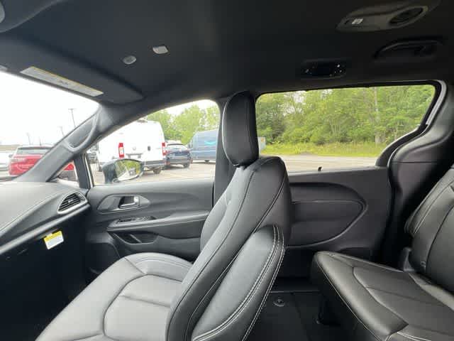 2027 Chrysler Pacifica PACIFICA SELECT AWD