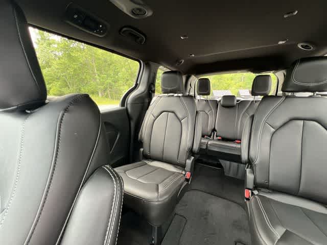 2027 Chrysler Pacifica PACIFICA SELECT AWD