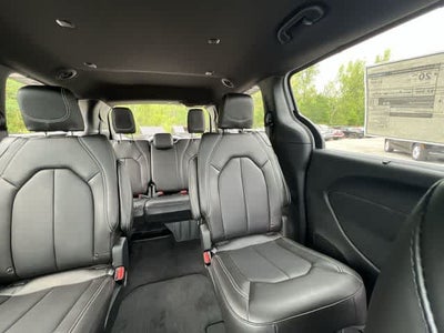 2027 Chrysler Pacifica PACIFICA SELECT AWD