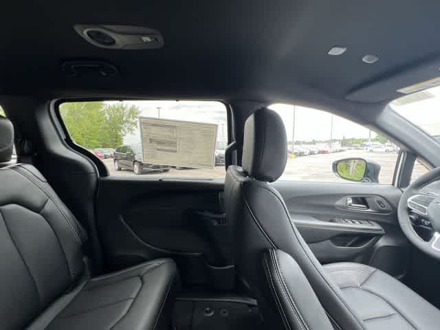 2027 Chrysler Pacifica PACIFICA SELECT AWD