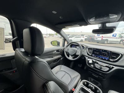 2027 Chrysler Pacifica PACIFICA SELECT AWD