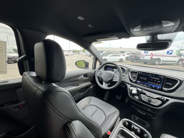 2027 Chrysler Pacifica PACIFICA SELECT AWD