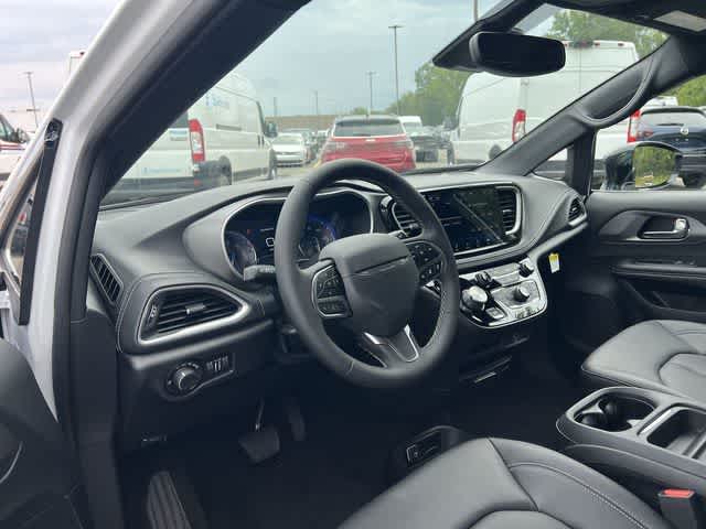 2027 Chrysler Pacifica PACIFICA SELECT AWD