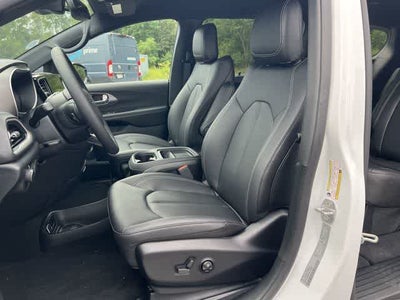 2027 Chrysler Pacifica PACIFICA SELECT AWD