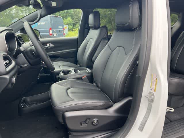 2027 Chrysler Pacifica PACIFICA SELECT AWD