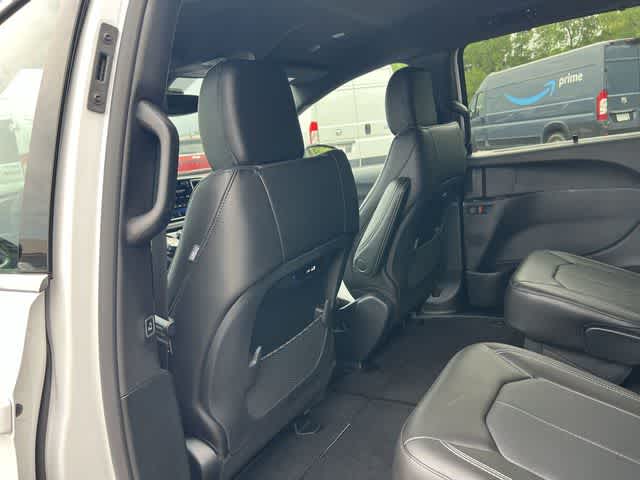2027 Chrysler Pacifica PACIFICA SELECT AWD
