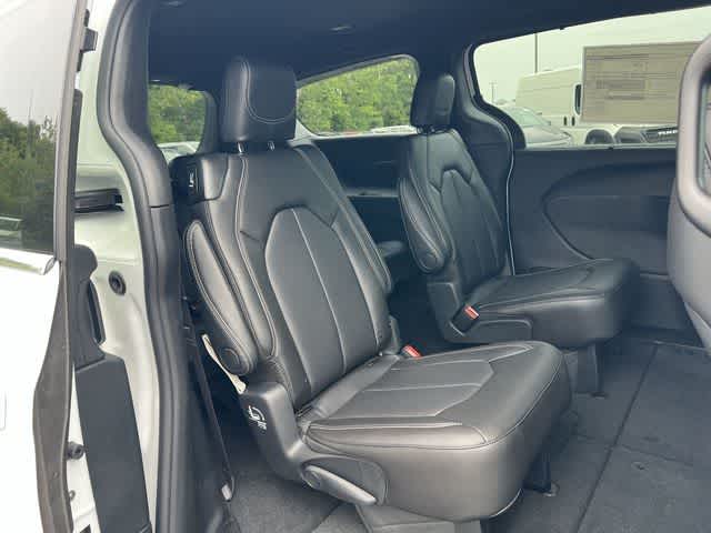 2027 Chrysler Pacifica PACIFICA SELECT AWD