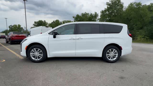 2027 Chrysler Pacifica PACIFICA SELECT AWD