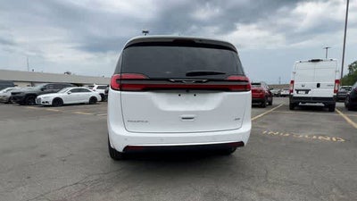 2027 Chrysler Pacifica PACIFICA SELECT AWD