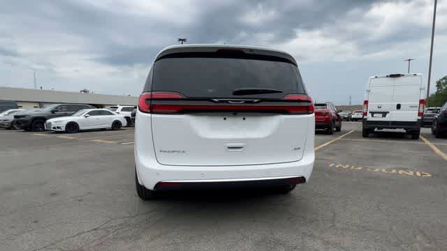 2027 Chrysler Pacifica PACIFICA SELECT AWD
