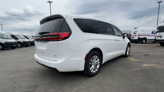 2027 Chrysler Pacifica PACIFICA SELECT AWD