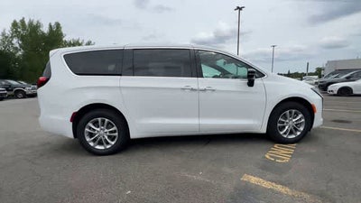 2027 Chrysler Pacifica PACIFICA SELECT AWD