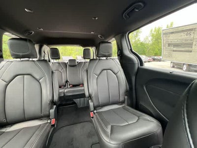 2027 Chrysler Pacifica PACIFICA SELECT AWD