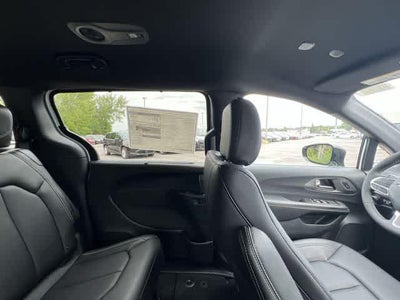 2027 Chrysler Pacifica PACIFICA SELECT AWD