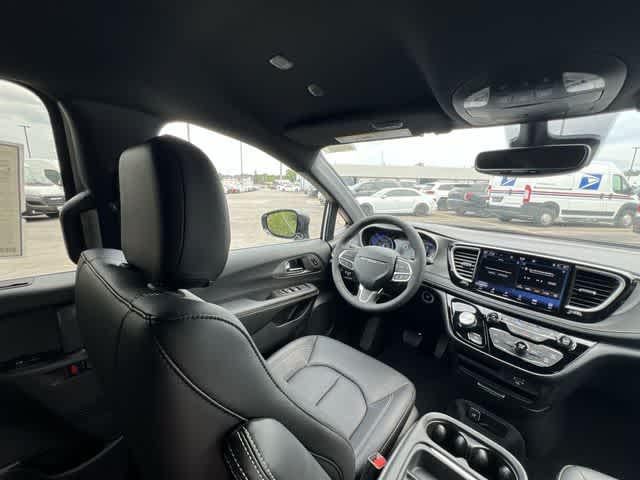 2027 Chrysler Pacifica PACIFICA SELECT AWD