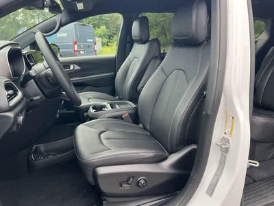 2027 Chrysler Pacifica PACIFICA SELECT AWD