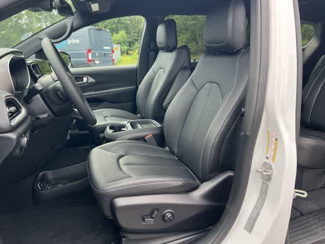 2027 Chrysler Pacifica PACIFICA SELECT AWD