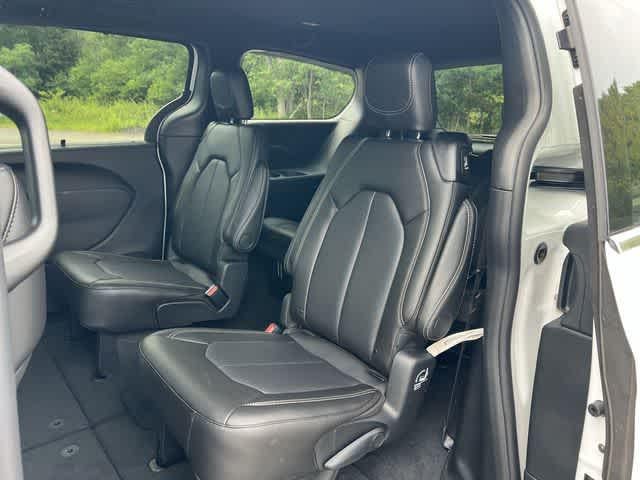 2027 Chrysler Pacifica PACIFICA SELECT AWD