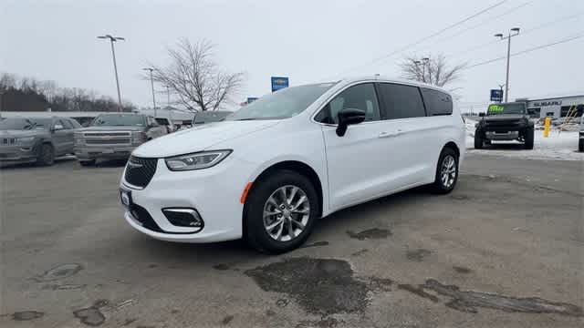 2026 Chrysler Pacifica PACIFICA SELECT AWD
