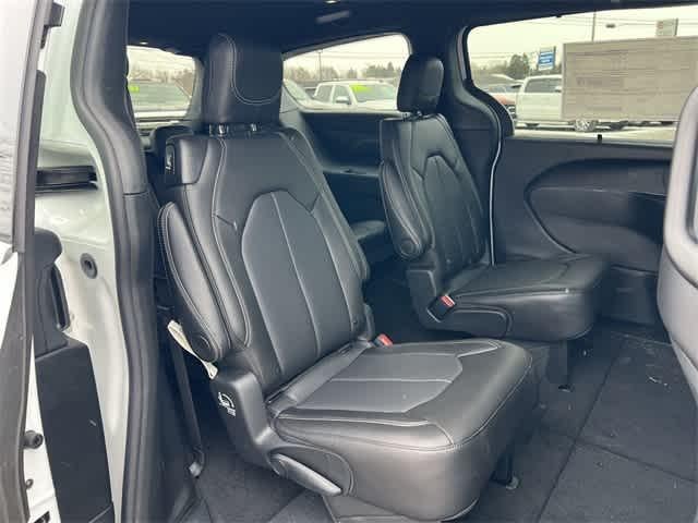 2026 Chrysler Pacifica PACIFICA SELECT AWD