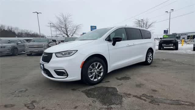 2026 Chrysler Pacifica PACIFICA SELECT AWD