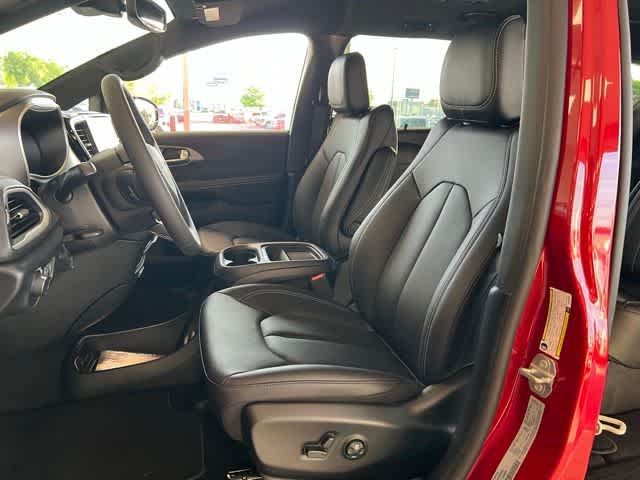 2027 Chrysler Pacifica PACIFICA SELECT AWD