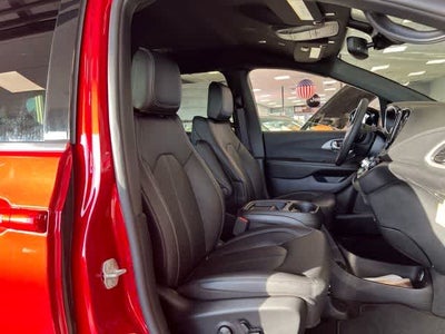 2027 Chrysler Pacifica PACIFICA SELECT AWD