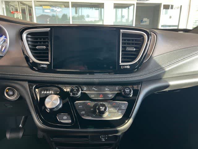 2027 Chrysler Pacifica PACIFICA SELECT AWD