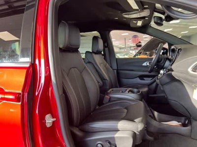 2027 Chrysler Pacifica PACIFICA SELECT AWD