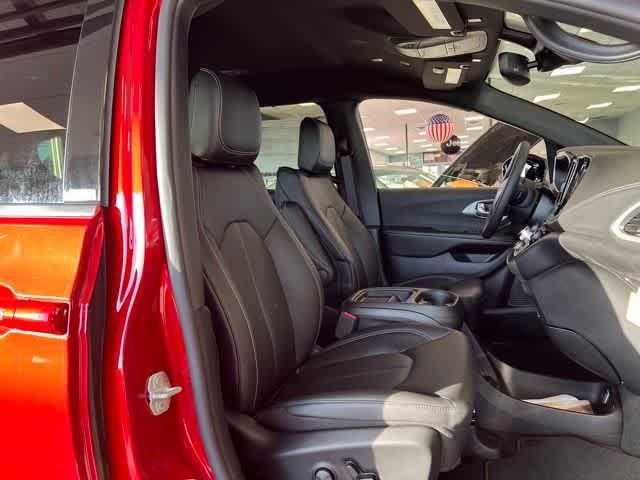 2027 Chrysler Pacifica PACIFICA SELECT AWD